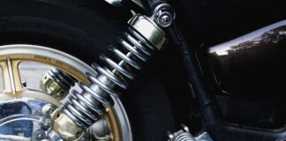 Kiedy blokuje się amortyzator w rowerze?