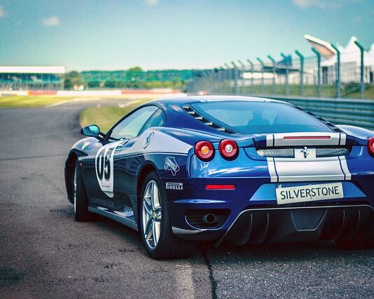 Ile kosztuje najtańsze Ferrari?