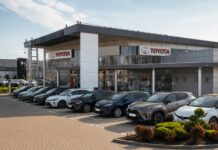 Dealer Toyoty w Warszawie – co oferuje poza sprzedażą aut? Dealer Toyoty w Warszawie